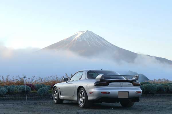 冬の富士山とRX-7(FD3S)の写真